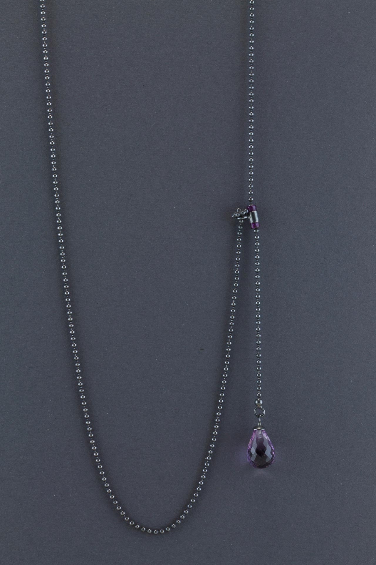 sita falkena balletjes ketting gezwart zilver amethist