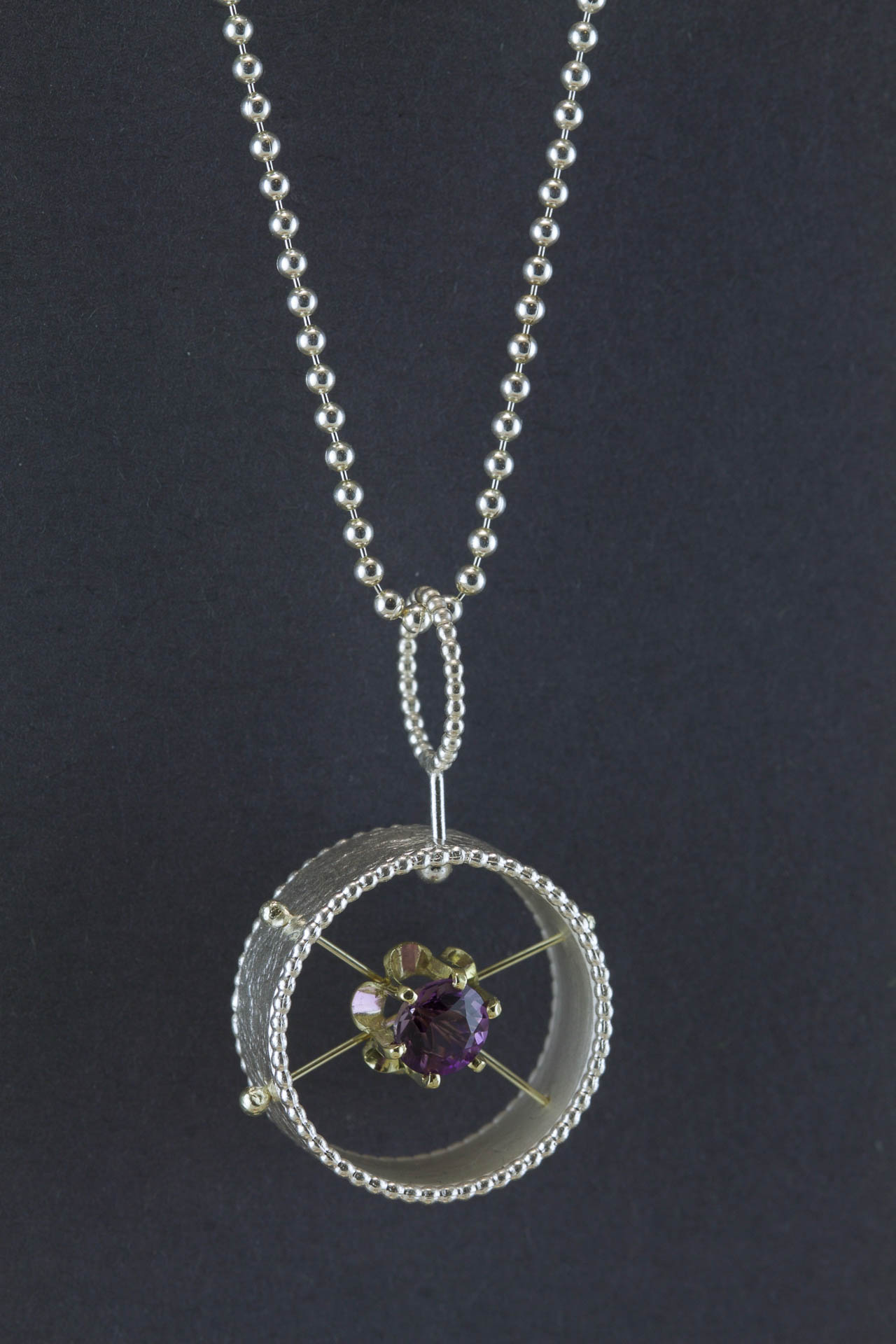 sita falkena collier bedel zilver amethist detail