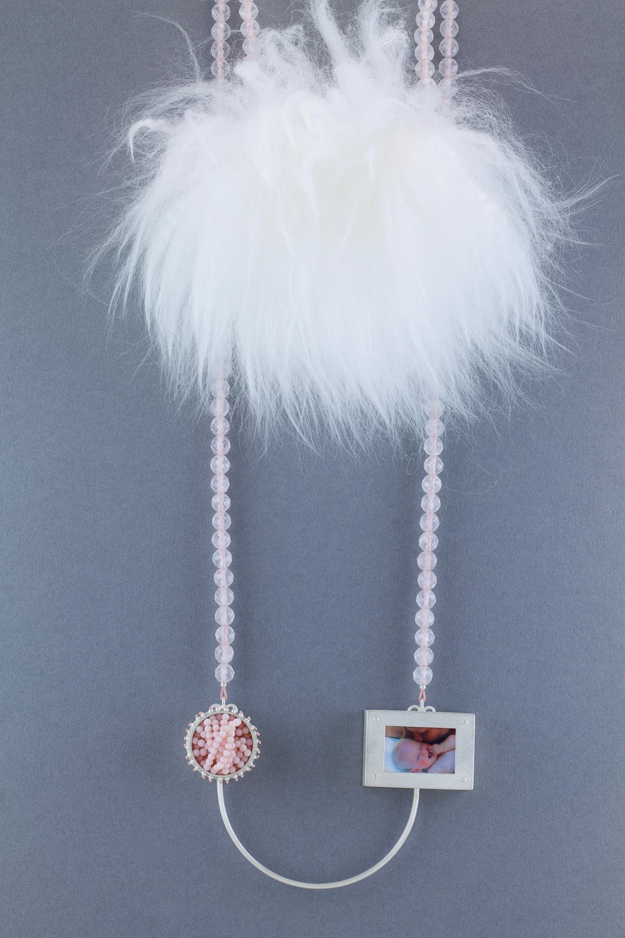 sita falkena "Géné Géné" collier met doosje voor navelstreng