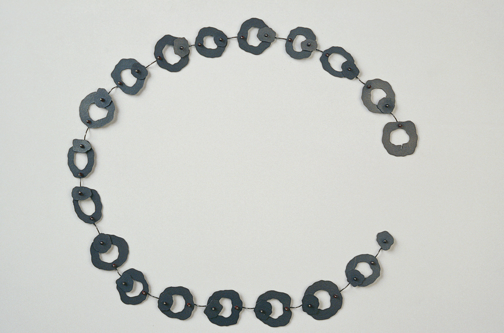 Sita Falkena collier puzzel slot zilver glaskraal ieder segment is een sluiting