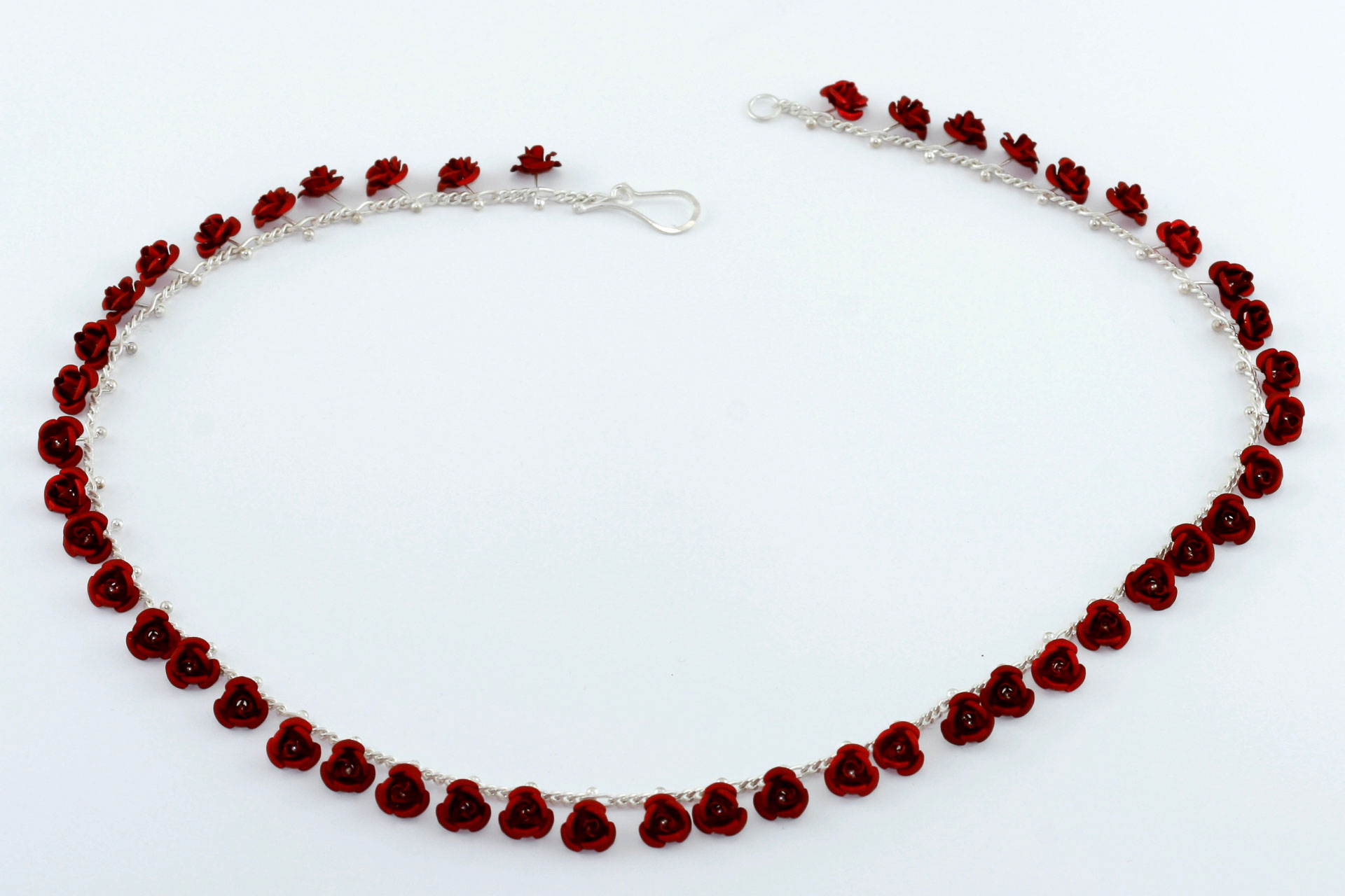 sita falkena figaro ketting met rode roosjes