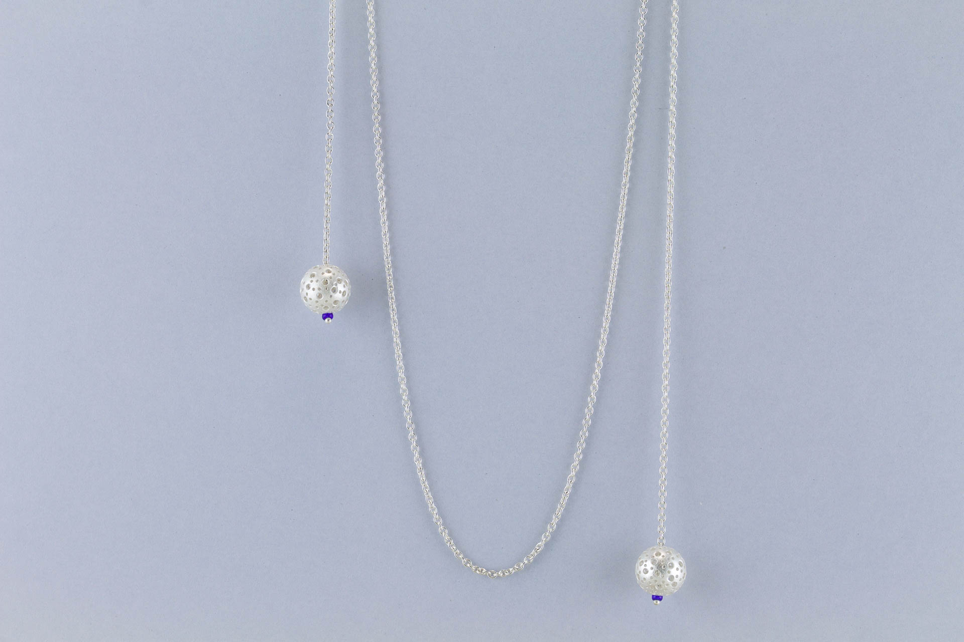 sita falkena ketting zilver met 2 balletjes met gaatjes