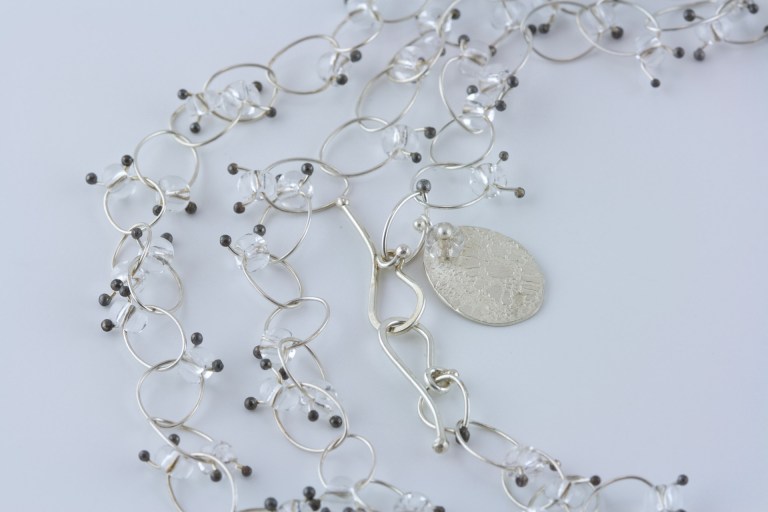 sita falkena detail sluiting ringetjes collier