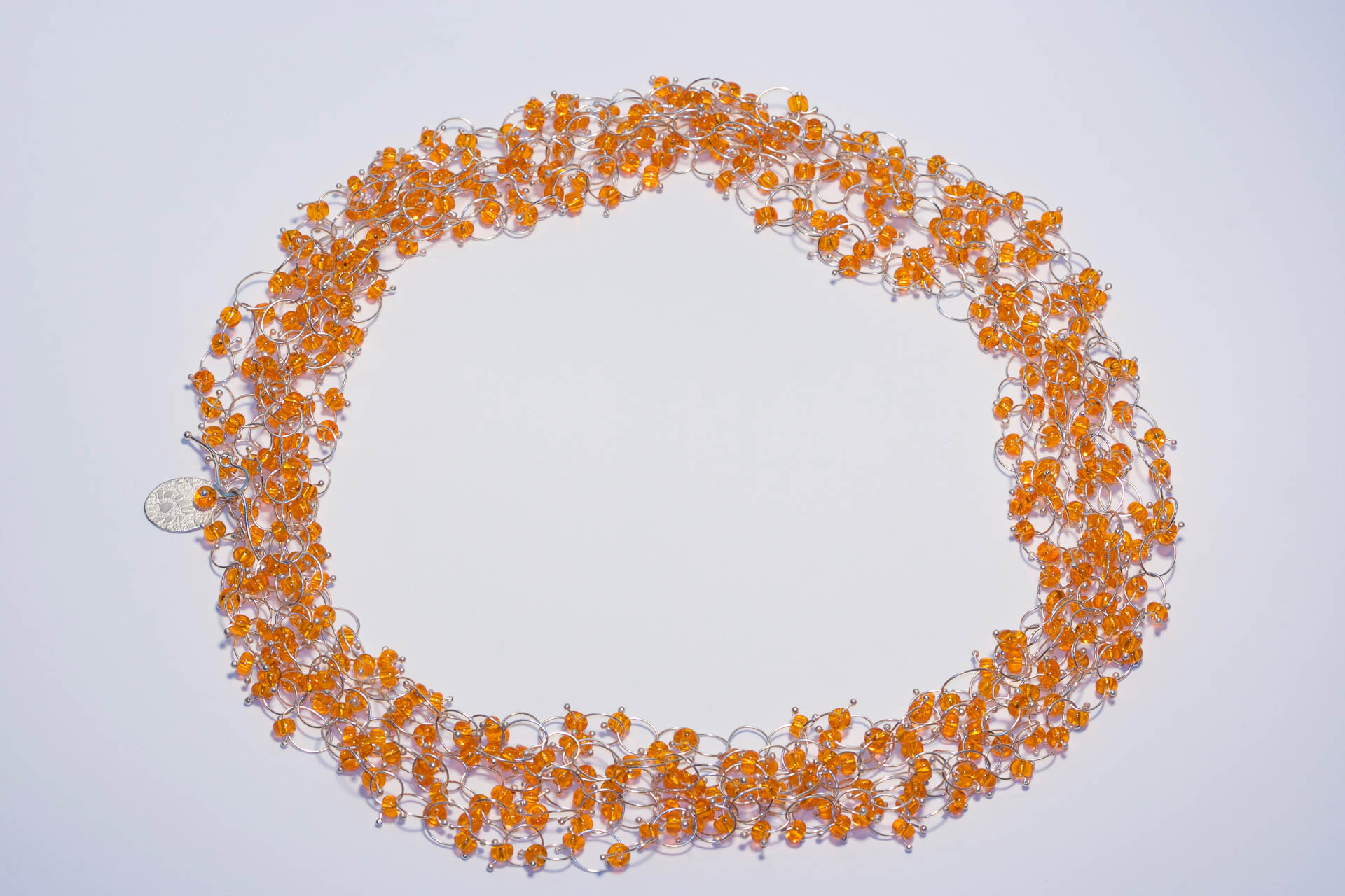 sita falkena collier zilveren ringetjes oranje glaskraal