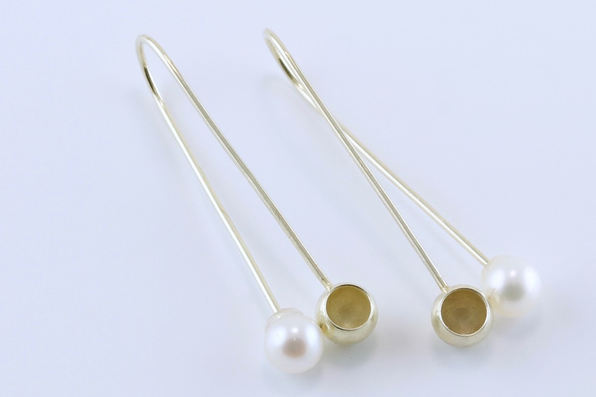 sita falkena kommetjes oorsieraad goud lang witte parel