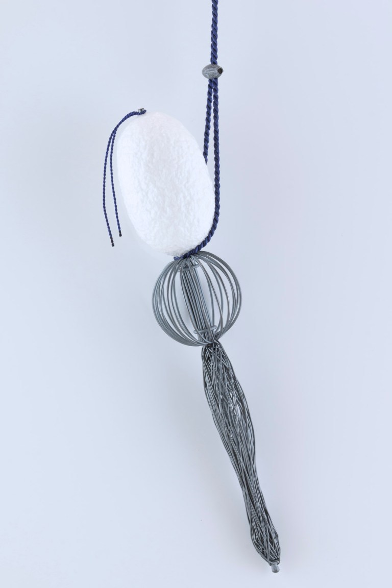 sita falkena rammelaar met staaf, draadbal, vlinderkokon