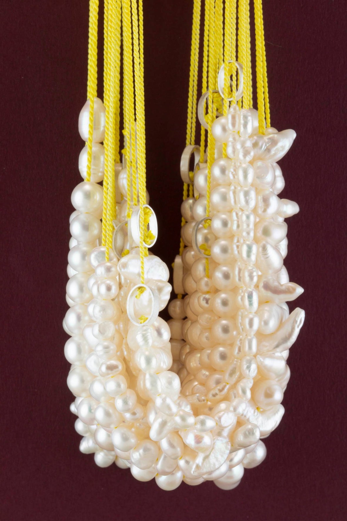 Sita Falkena, parel collier zijde zilver