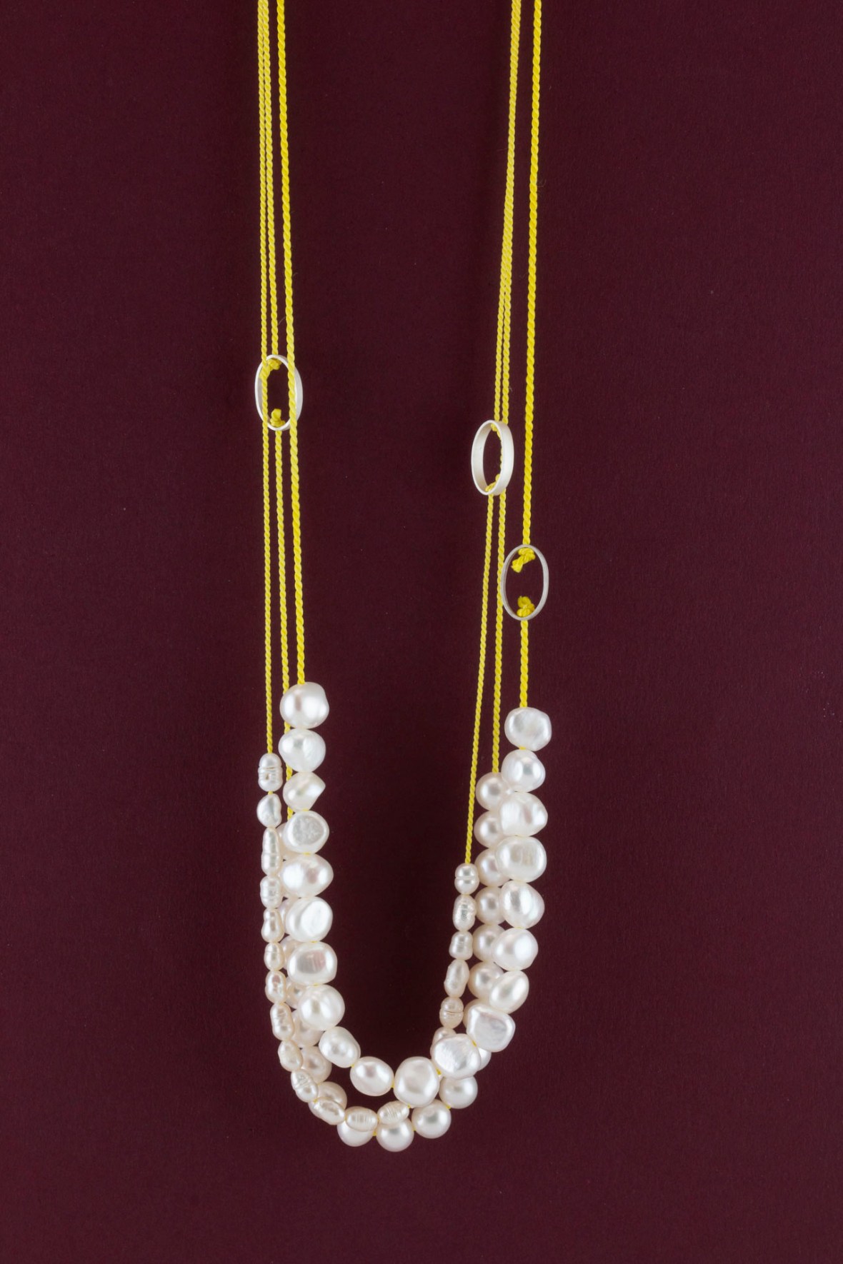 Sita Falkena, parel collier zijde zilver