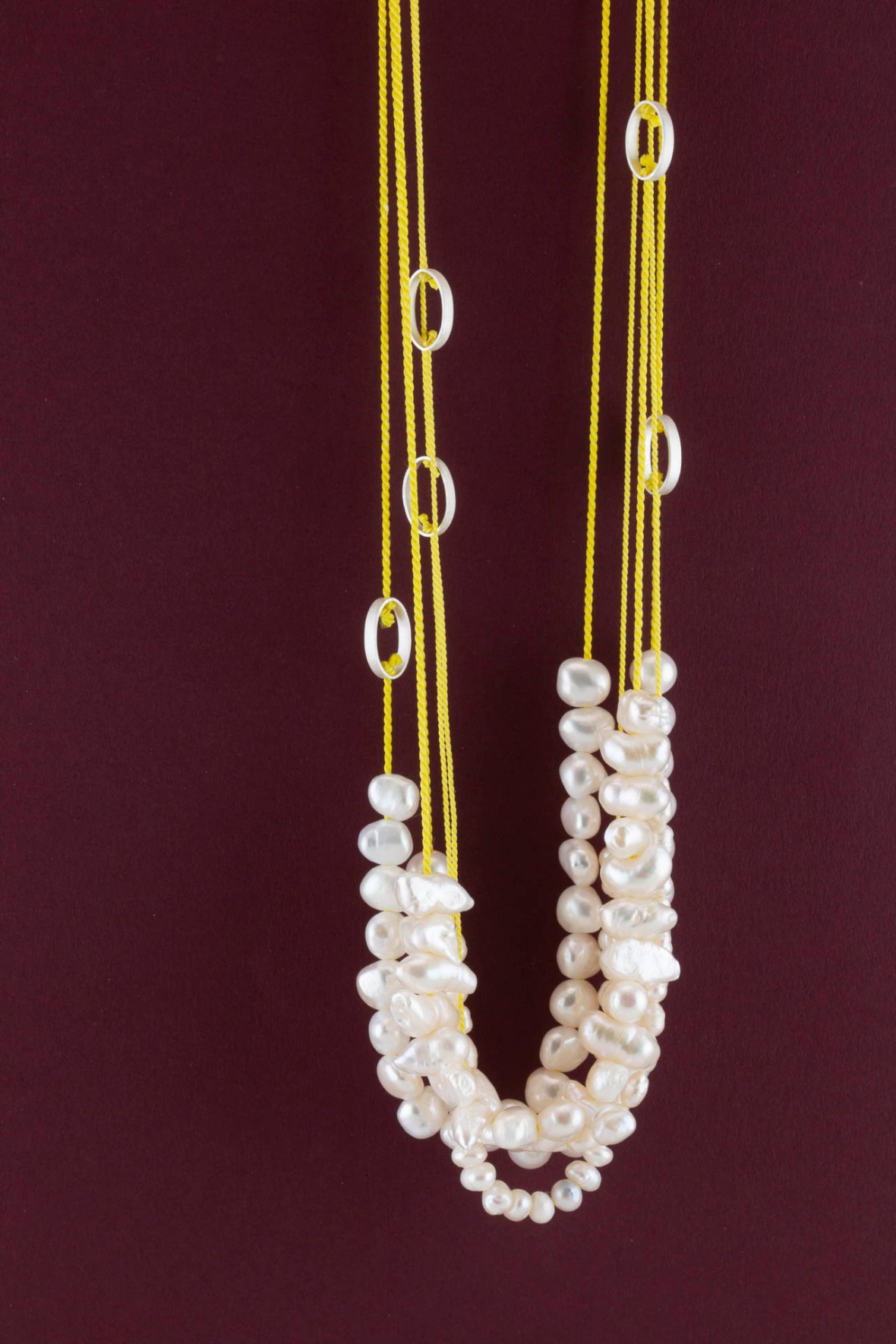 Sita Falkena, parel collier zijde zilver