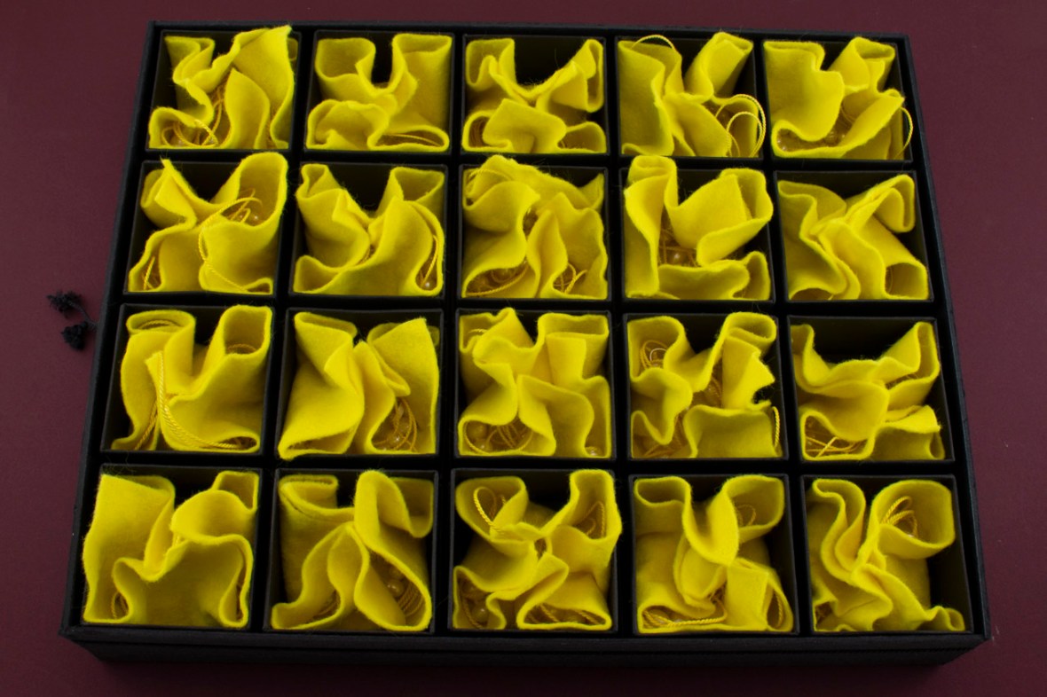 Sita Falkena, parel collier zijde zilver