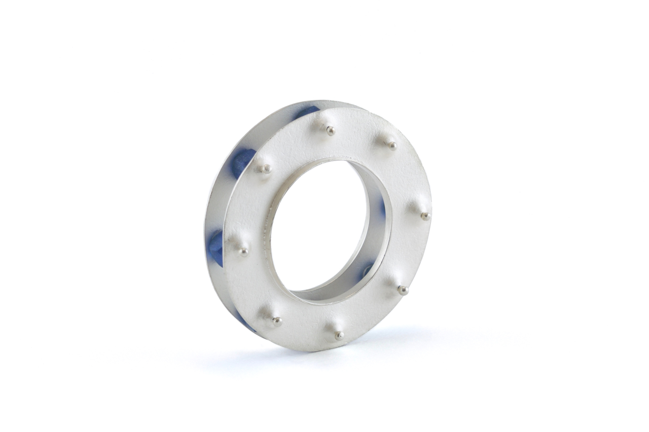 Sita Falkena ring zilver, 2 schijven met blauw glaskralen ertussen